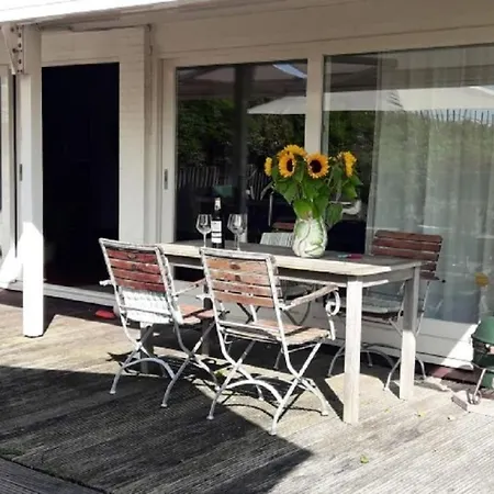 In Bergenaanzee With Swimming Pool Vila Bergen aan Zee